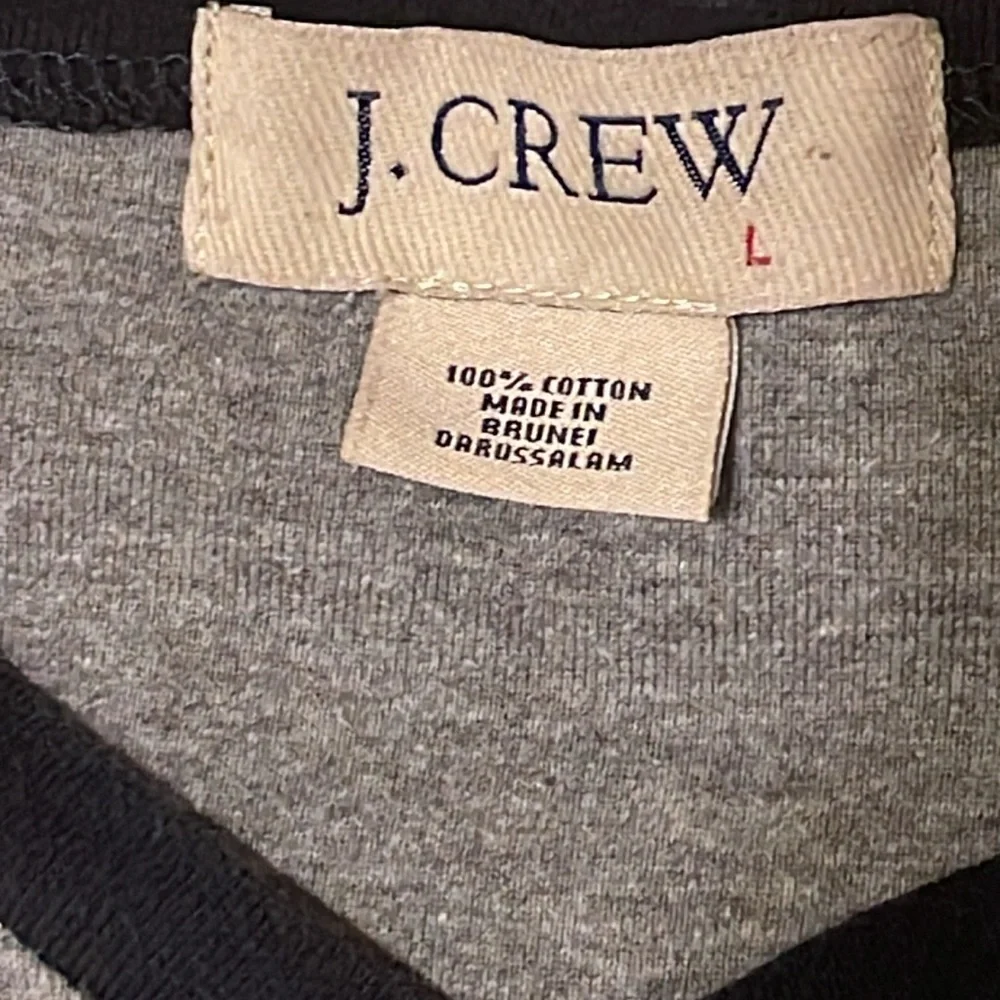J. CREW V Neck Shirt. Size Large